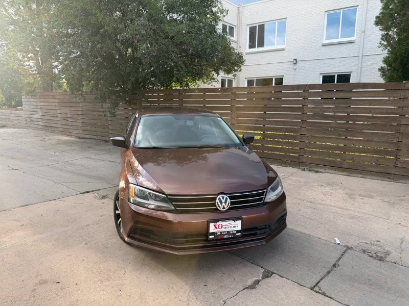 Used 2016 Volkswagen Jetta SE FWD image 2