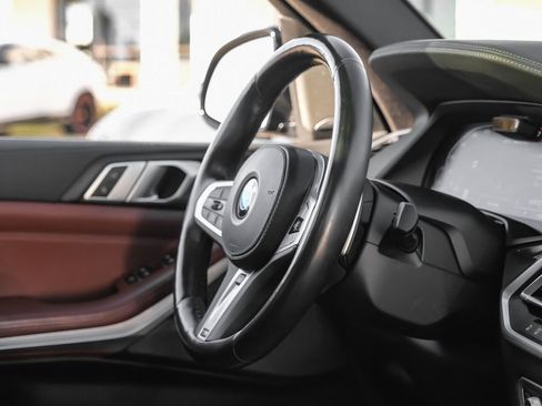 Used 2022 BMW X5 M50i w/ Executive Package image 9