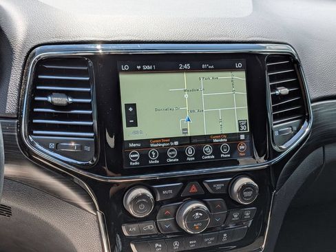 Used 2019 Jeep Grand Cherokee Altitude AWD/4WD image 15