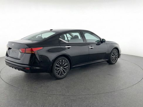Used 2025 Nissan Altima 2.5 SV FWD image 9