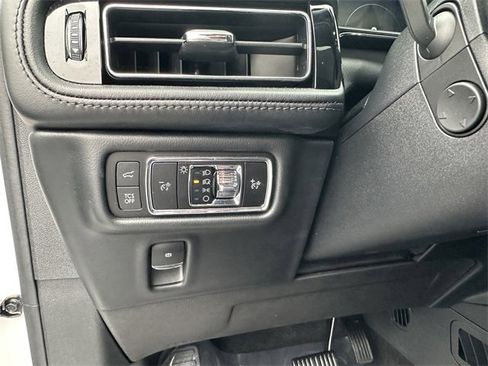 Certified 2022 Lincoln Nautilus Reserve image 30