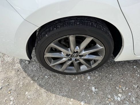 Used 2018 MAZDA MAZDA3 Touring FWD image 12