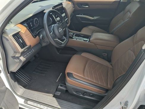 Used 2025 Nissan Pathfinder Platinum w/ Cargo Package AWD/4WD image 9