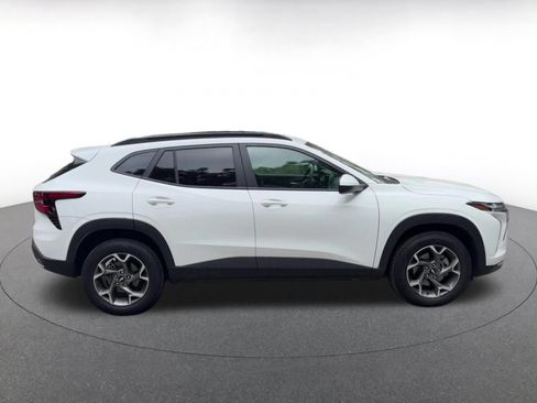 Used 2025 Chevrolet Trax LT FWD image 15