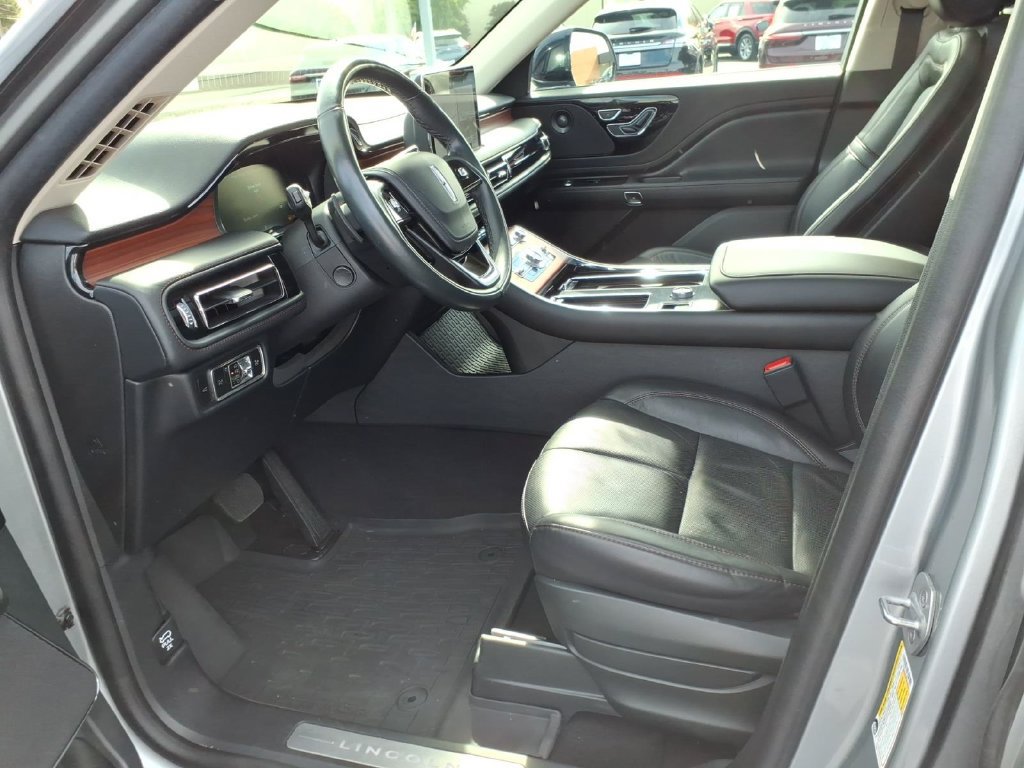 Used 2023 Lincoln Aviator Reserve w/ Equipment Group 201A AWD/4WD image 10