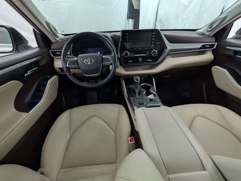 Used 2021 Toyota Highlander Limited image 12