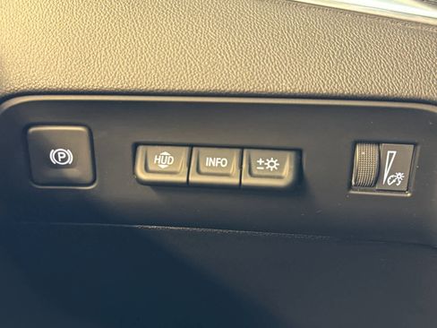 Used 2024 Buick Enclave Premium image 47