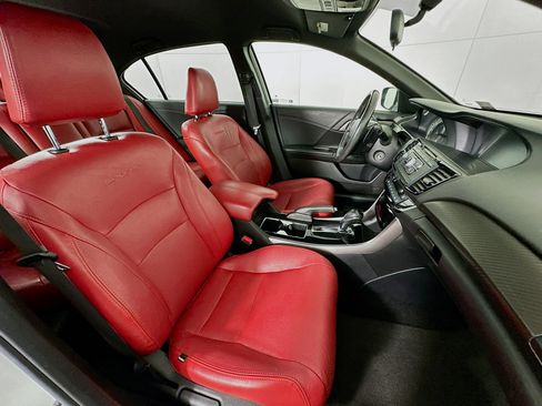 Used 2017 Honda Accord Sport image 28