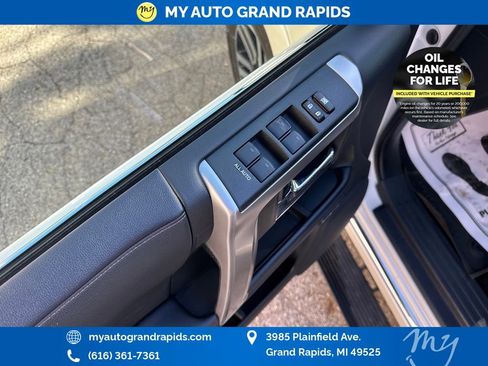 Used 2023 Toyota 4Runner Limited AWD/4WD image 11