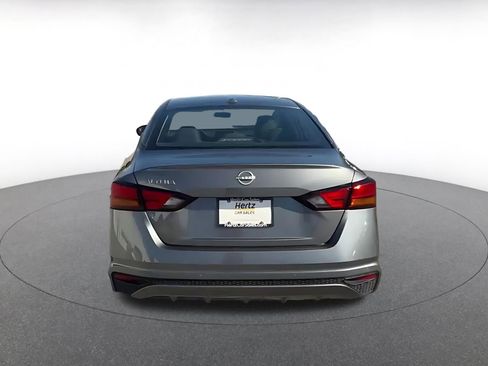 Used 2025 Nissan Altima 2.5 SV image 12