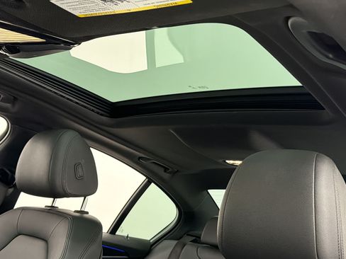 Used 2018 BMW 530e RWD image 23