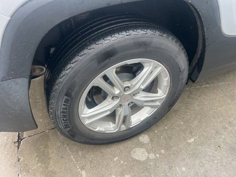 Used 2022 GMC Terrain SLE w/ Driver Convenience Package image 7