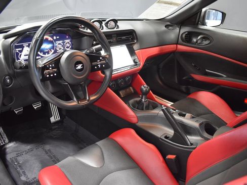 Certified 2024 Nissan Z Performance w/ Floor Mat Package image 4