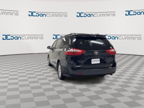 Used 2016 Toyota Sienna XLE Premium image 7
