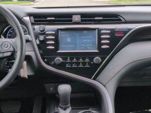 Used 2018 Toyota Camry LE FWD image 17