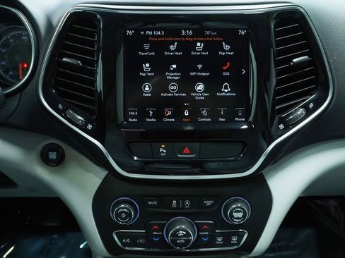 Used 2019 Jeep Cherokee Limited w/ Luxury Group AWD/4WD image 18