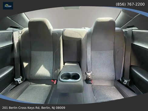 Used 2017 Dodge Challenger SXT w/ Driver Convenience Group RWD image 20