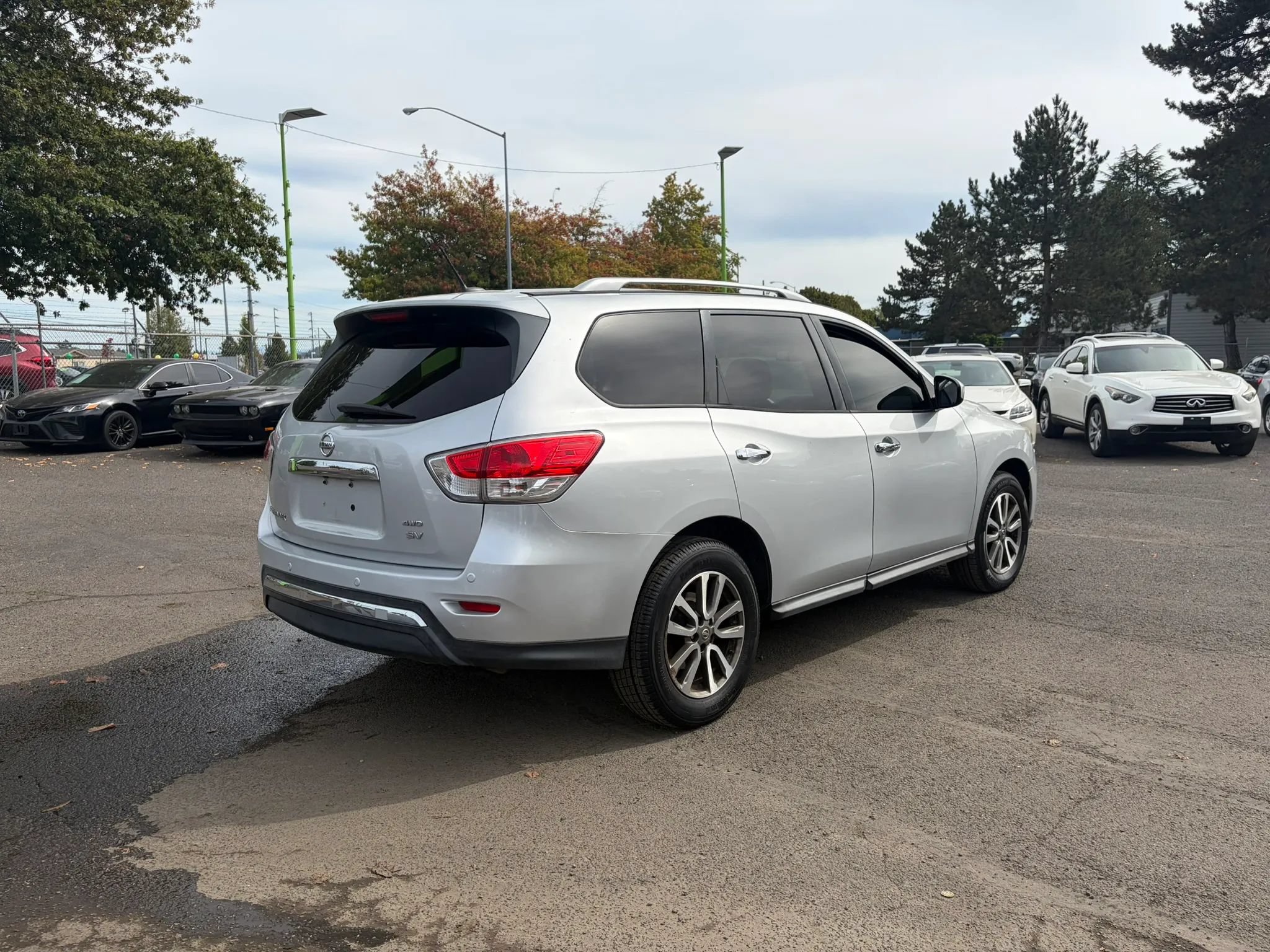 Used 2013 Nissan Pathfinder SV AWD/4WD image 3