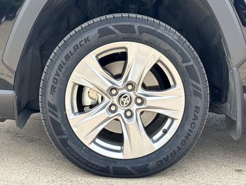Used 2025 Toyota RAV4 XLE w/ Convenience Package FWD image 6