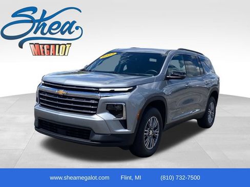 Certified 2025 Chevrolet Traverse LT w/ Driver Confidence Package AWD/4WD image 1