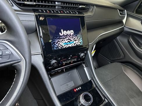 New 2025 Jeep Grand Cherokee Laredo image 28
