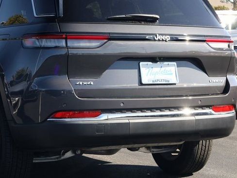 Used 2024 Jeep Grand Cherokee Laredo X image 7