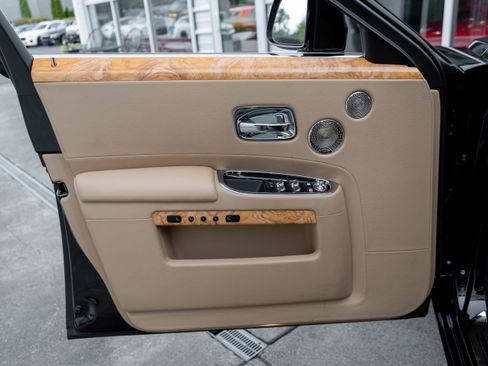 Used 2017 Rolls-Royce Ghost image 16