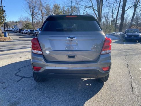 Used 2022 Chevrolet Trax LT w/ Driver Confidence Package image 6