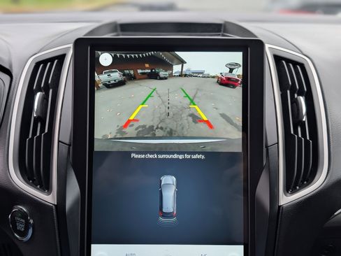 Used 2022 Ford Edge SEL w/ Convenience Package image 3