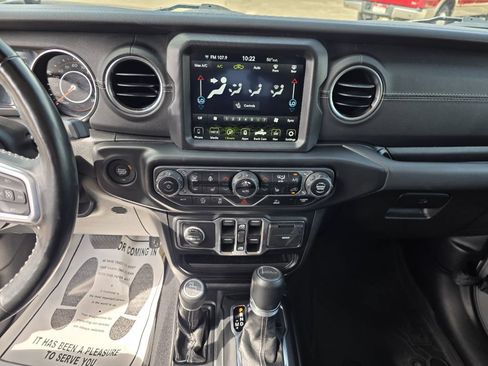 Used 2022 Jeep Gladiator Overland w/ Popular Equipment Package AWD/4WD image 17