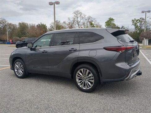 Used 2024 Toyota Highlander Platinum image 6