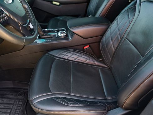 Used 2019 Ford Explorer Platinum AWD/4WD image 9