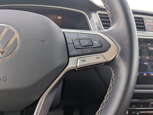 Used 2024 Volkswagen Tiguan SE image 40