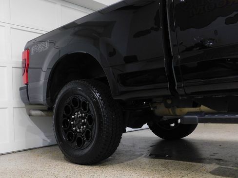 Used 2022 Ford F250 Lariat w/ Black Appearance Pkg image 10