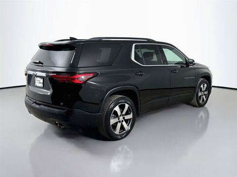 Used 2022 Chevrolet Traverse LT w/ LT Premium Package FWD image 9