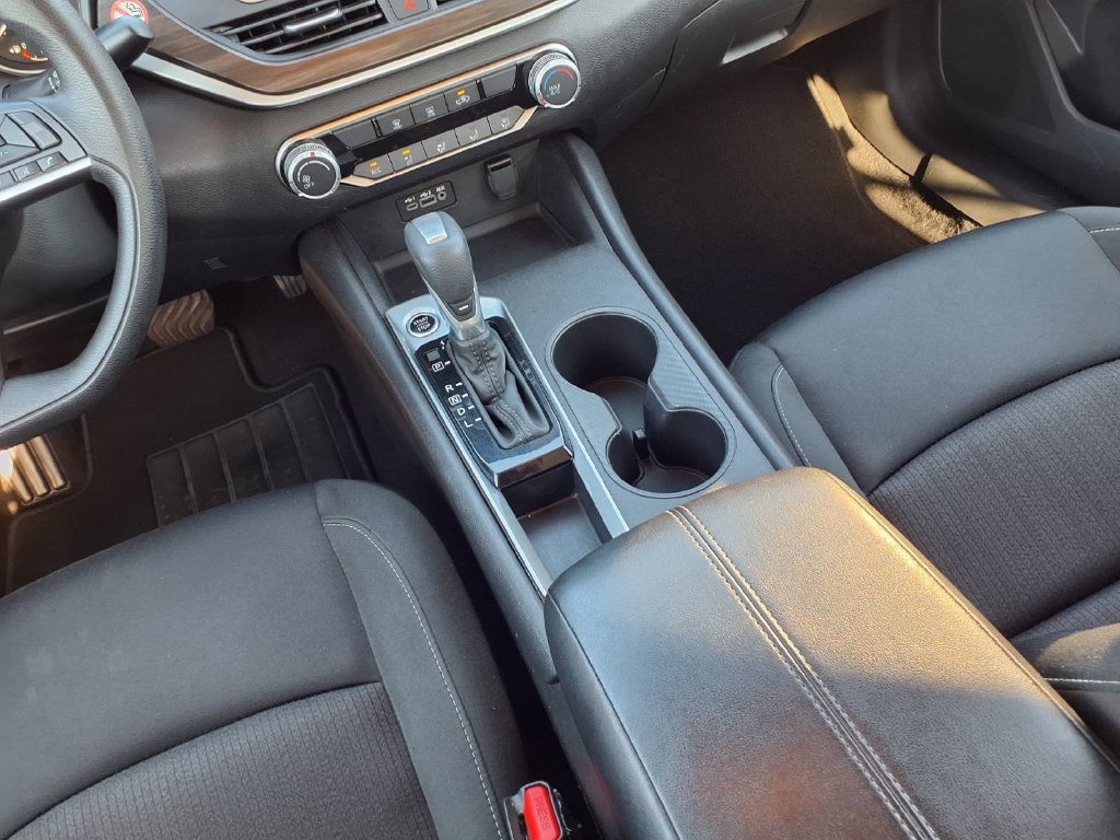 Used 2025 Nissan Altima 2.5 SV FWD image 11