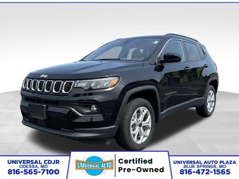 Used 2025 Jeep Compass Latitude w/ Sun & Sound Group AWD/4WD image 1