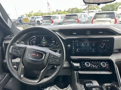 Used 2024 GMC Sierra 1500 AT4 w/ Technology Package AWD/4WD image 12