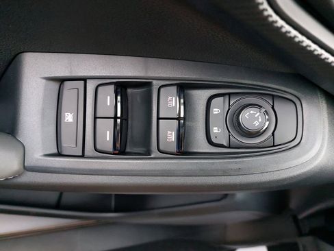 Used 2025 Subaru Crosstrek 2.0i Premium image 31