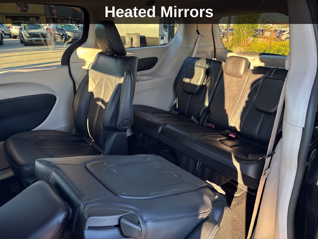 Used 2024 Chrysler Pacifica Limited FWD image 16