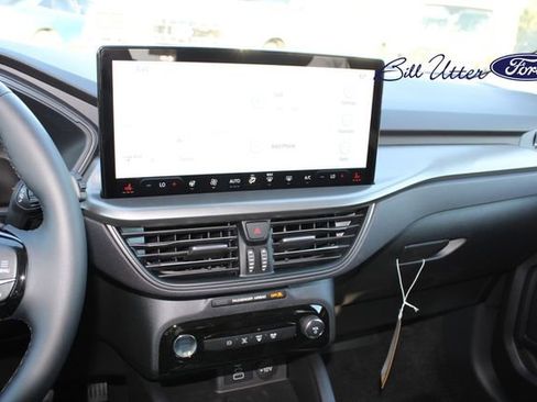 New 2025 Ford Escape SE image 13