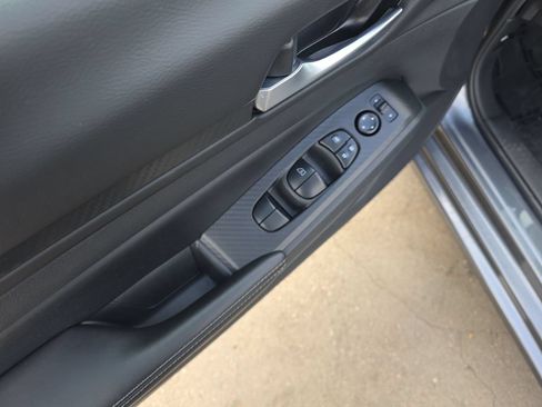 Used 2025 Nissan Altima 2.5 SV FWD image 11