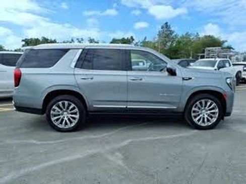 Used 2023 GMC Yukon Denali RWD image 11