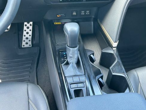 Used 2025 Toyota Camry SE w/ Convenience Package FWD image 20
