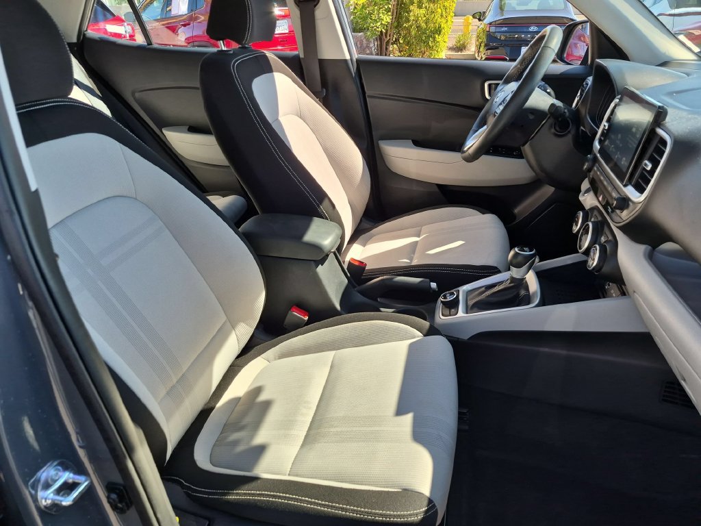 Used 2026 Hyundai Venue SEL FWD image 31