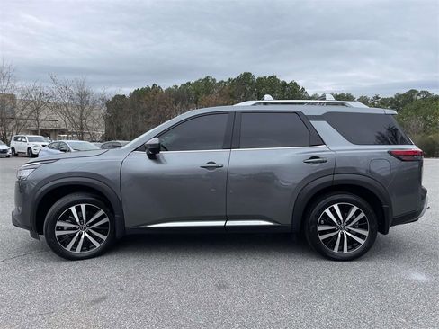 Used 2024 Nissan Pathfinder Platinum w/ Cargo Package image 6