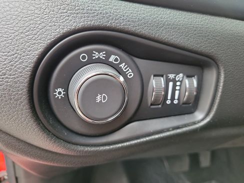 Used 2019 Jeep Renegade Altitude w/ Quick Order Package 2XM FWD image 25
