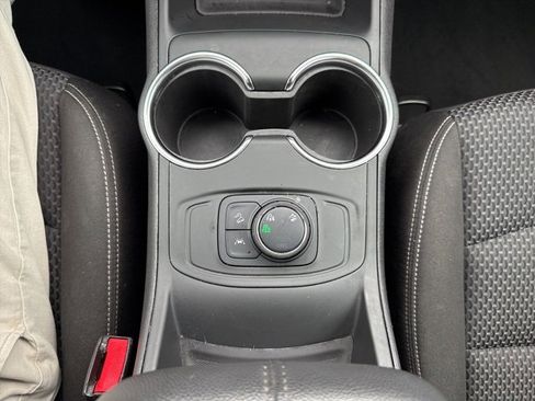 Used 2024 GMC Terrain SLE image 23