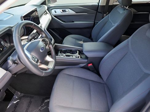 Used 2025 Ford Explorer Active RWD image 12