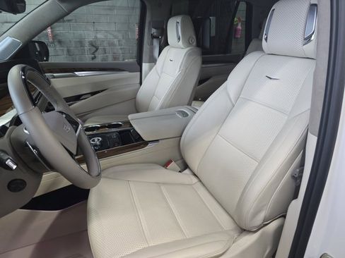 Certified 2025 Cadillac Escalade Sport Platinum w/ LPO, ONYX Package image 16